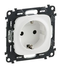 Розетка VALENA ALLURE, скрытый монтаж, с заземлением, со шторками, белый